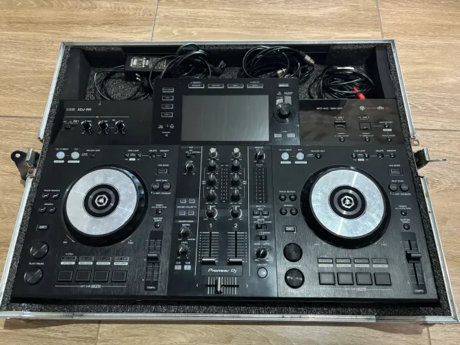 XDJ RR Pionner + Case + Fone tascam