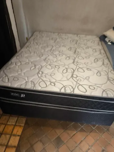 Cama Box Queen Siza