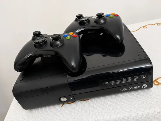 Xbox 360 Slim (aceito trocas)