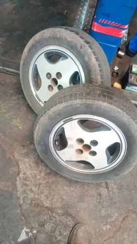 Pneus aro 14 e roda