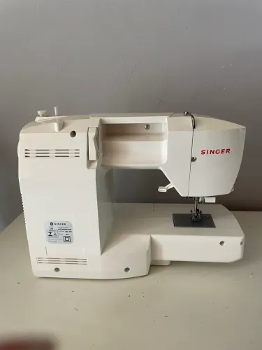 Máquina de costura Singer brilliance 6180 