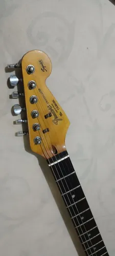 Guitarra Fender Squier