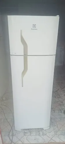 vendo geladeira Electrolux gelo seco funcionando perfeitamente