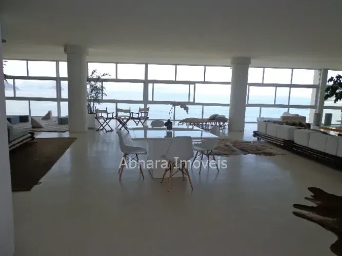 Apartamento - / Residencial / Copacabana