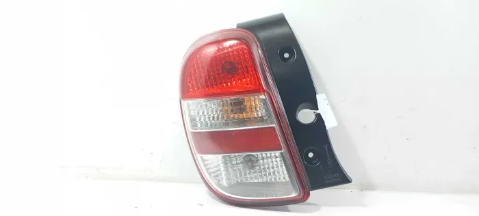 Lanterna Traseira E. Nissan March 1.6 2013 265552hloa Esquerdo/motorista Vermelho/branco