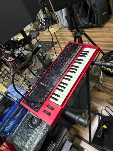 Teclado Sintetizador Roland Jd Xi Usado Na Caixa
