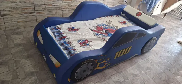 Cama de carro estofado
