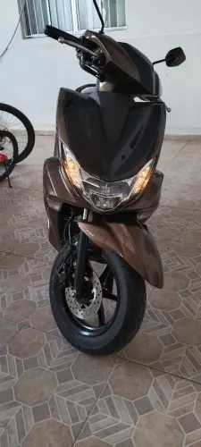 LINDA MOTO YAMAHA FLUO, EXTRA