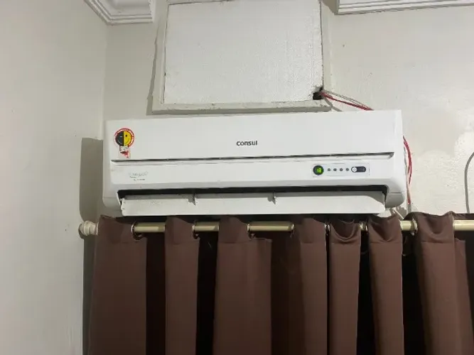Ar condicionado Cônsul 12000 BTUs (manutenção de limpeza feita em 06/08/2026).