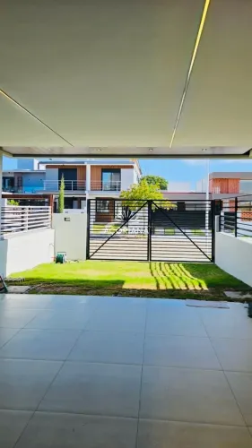 Casa nova para locação no Jardim Campeche com 240 m² e suíte master
