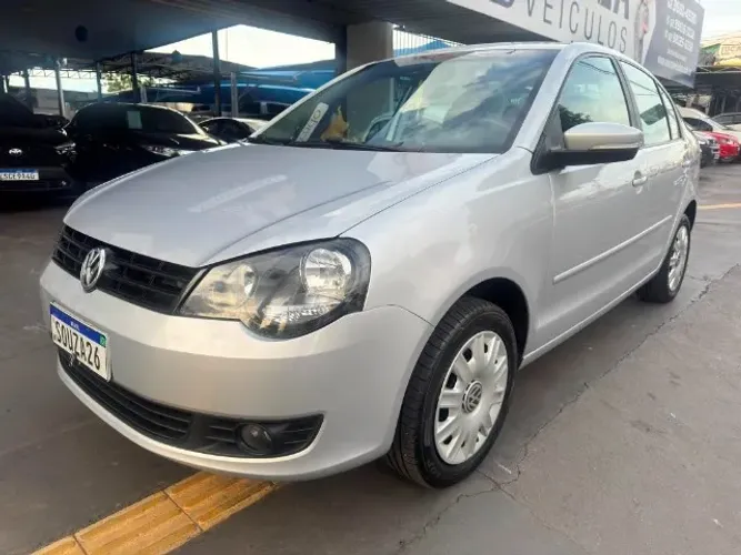 Volkswagen Polo Sedan 1.6 MI Total Flex 8V 4P 2013