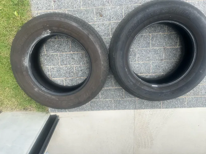 2 Pneus 265/60 R18 Bridgestone R$ 110,00