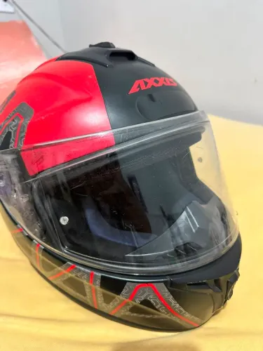 Vendo capacete axxis vermelho