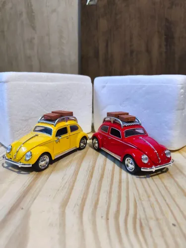 2 Fuscas miniatura diecast - escala 1/32 - abre as portas e acende o farol