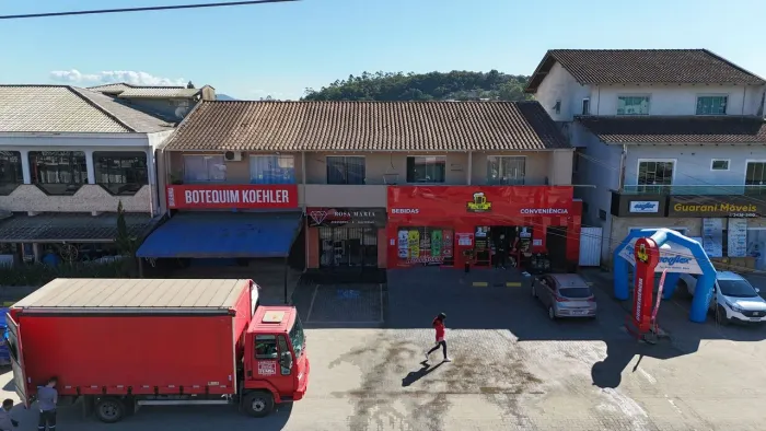 Investimento Garantido Casa Sobrado com 4 Salas Comerciais e 3 Apartamentos