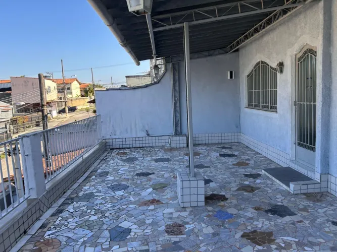 OPORTUNIDADE - DUAS CASAS DE ESQUINA EM NOVA IGUAÇU!