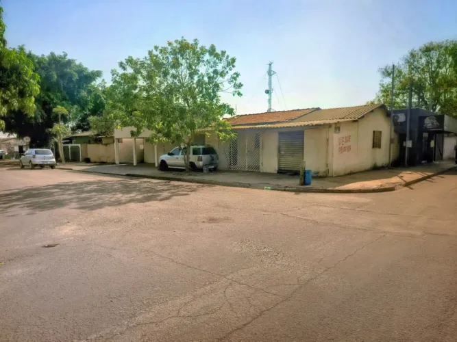 Casa Térrea à Venda com Sala Comercial Rua Ganso, nº 88