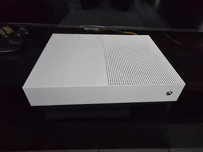 Xbox One S + 2 Controles 