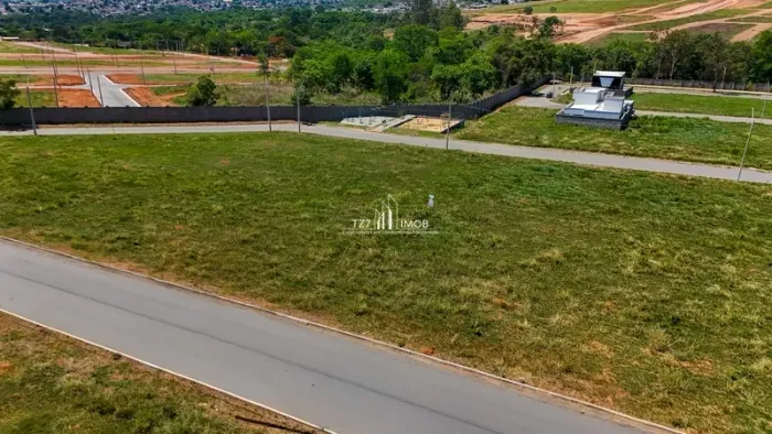 Lote em Oportunidade - Condomínio Fechado Solar Itália, oportunidade com 300 m²,