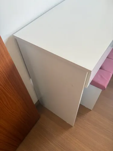 Penteadeira e mesa com baquinho mto nova