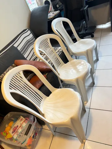 Cadeira bistrô branca simples 154 Kg 