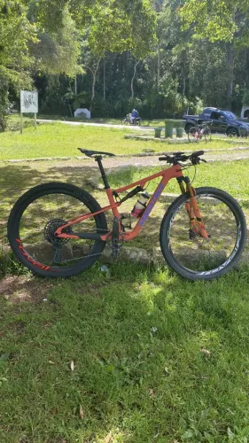 Bicicleta Santa Cruz Blur CC com medidor de potência SRM