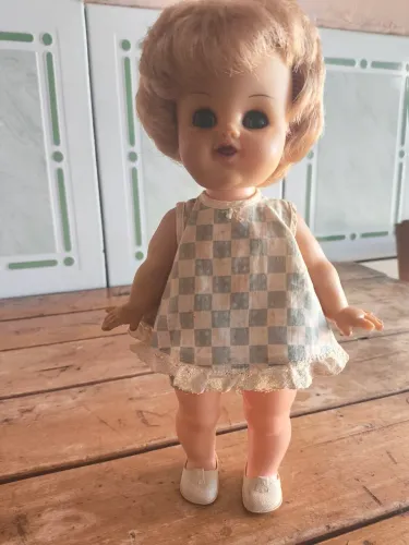 Boneca antiga Lindinha
