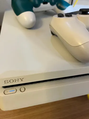 Playstation 4 com 2 controles