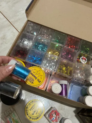 Material para trabalho em resina e trabalho artesanal