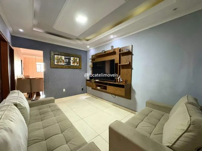 Excelente Casa Espaçosa com 3 moradias localizada no Bairro Milionários