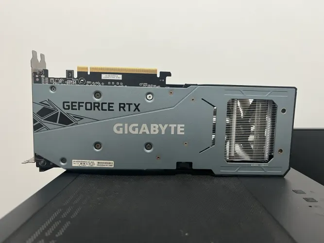 Placa de Vídeo GeForce RTX 3050 - COM DEFEITO - Leia a descrição
