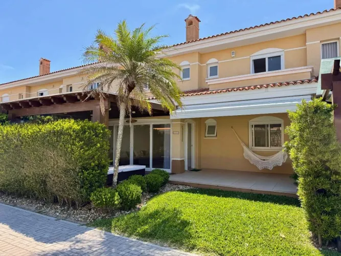 Sobrado à venda, 4 quartos, 4 suítes, 2 vagas, Condomínio Villas Resort - Xangri-Lá/RS