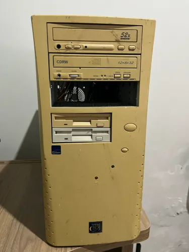 CPU Celeron 1.1, 256MB, HD 80GB com Placa de Video Ati