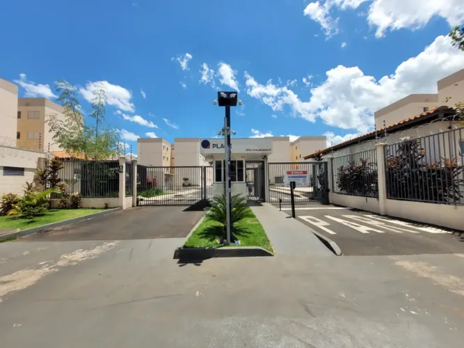 Excelente apartamento térreo com aproximadamente 49m² de área privativa para locação no ba