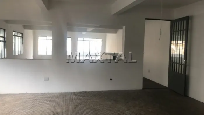 Sobreloja na Região do Imirim com 600m², com 2 Salas, 4 Banheiros. Prédio com 2 Andares.