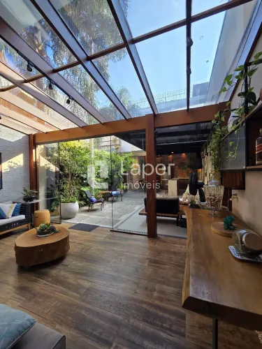 Casa maravilhosa à venda na Aclimação com 350 m² e 4 dorms