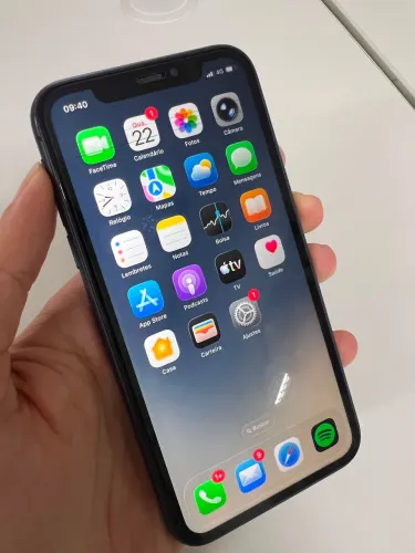 iPhone 11 64GB usado com caixa