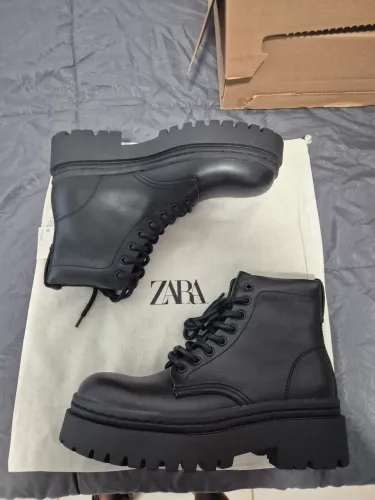 Bota coturno preta robusta ZARA