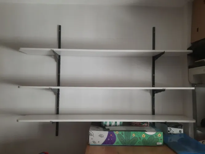 Prateleiras em MDF com suporte (mão francesa)