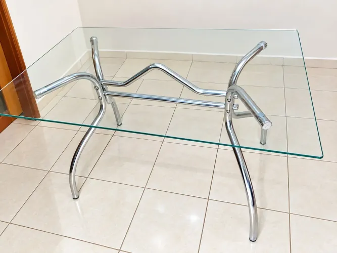 Mesa sem cadeiras