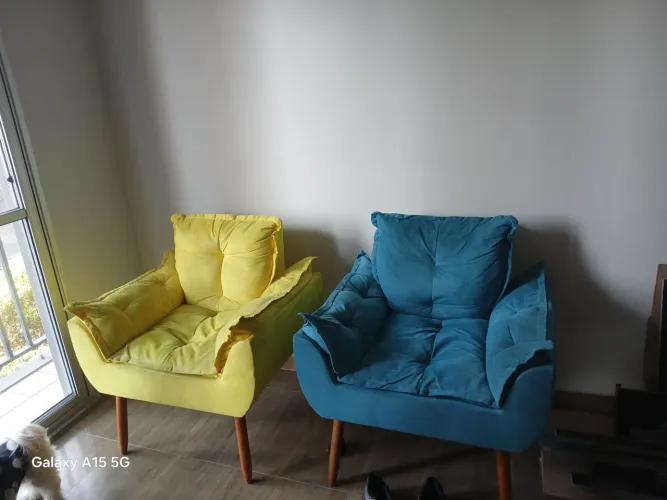 Duas poltronas seminovas 