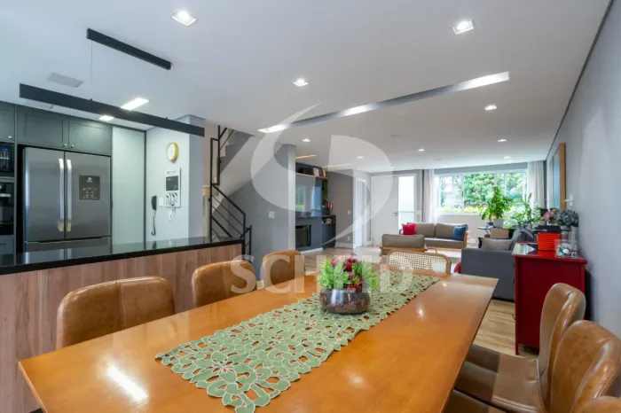 Casa no condomínio New England Condominium para venda com 4 quartos, sendo 4 suítes , 273m