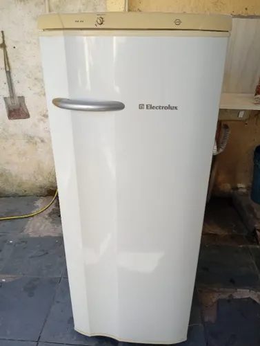 Geladeira semi nova