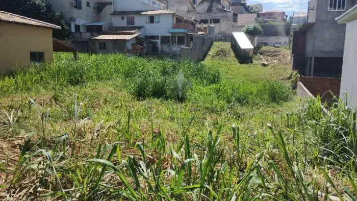 Terreno no Condomínio dos Pássaros