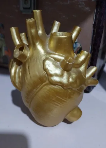 PEÇA DE DECORAÇÃO CM FORMATO DE CORAÇÃO