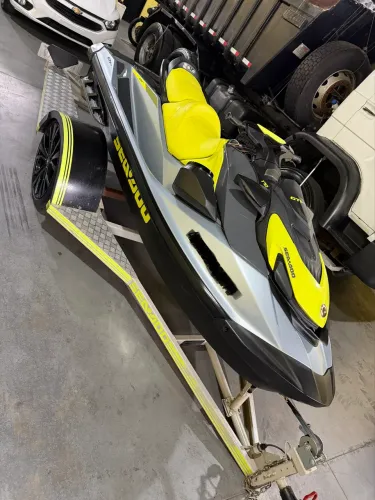 Jet ski sea-doo gti 170