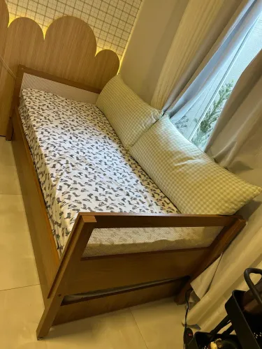 CAMA SOFÁ COM PALHA 2 EM 1 - FREIJÓ + CAMA SOLTEIRO AUXILIAR - FREIJÓ.