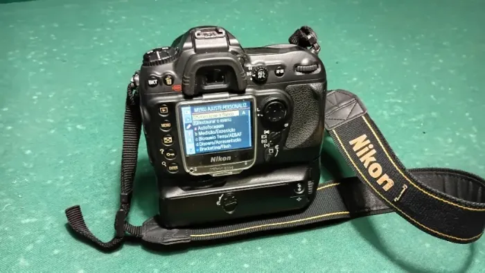 Nikon D200 Único Dono (Na Caixa) + Grip MB-D200 + 4 Baterias, uma (Relíquia)