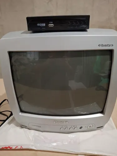 Vendo TV 14 polegadas + converso e o suporte