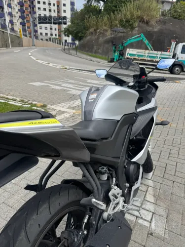 Yamaha R15 Novíssima